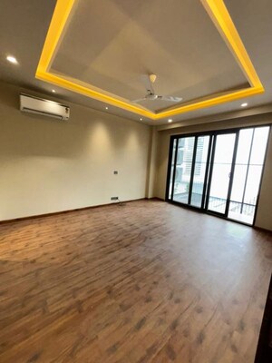 Room in 3 BHK Apartment at Raj One Good Earth, Sector 71 – for Rent