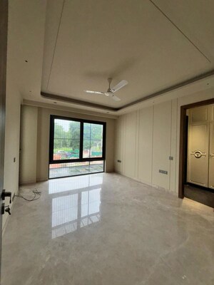 Room in 3 BHK Apartment at Raj One Good Earth, Sector 71 – for Rent
