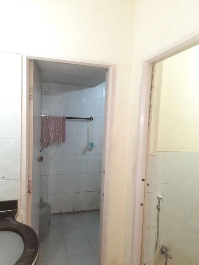 Bathroom, karve nagar 2 Bedroom 950 Sq.Ft. Apartment In Karve Nagar Pune 10690150