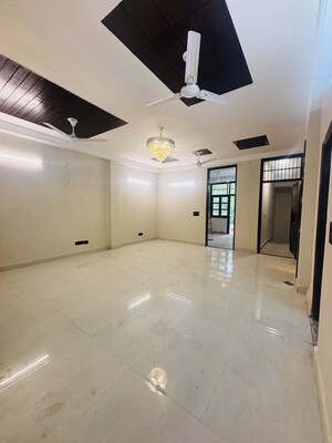 Room in 3 BHK Builder Floor at Lajpat Nagar ii – for Sale