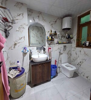 Team Area in 3 BHK Builder Floor at Rajouri Garden – for Rent