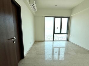 Room in 3 BHK Apartment at Piramal Aranya, Byculla – for Rent