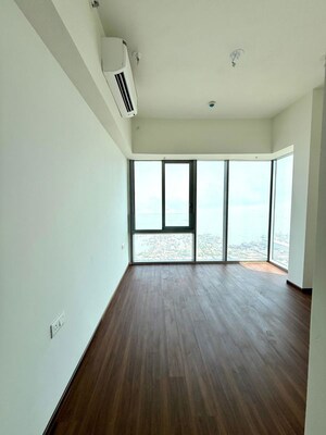 Room in 3 BHK Apartment at Piramal Aranya, Byculla – for Rent