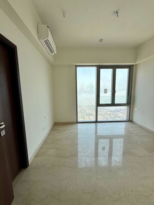 Room in 3 BHK Apartment at Piramal Aranya, Byculla – for Rent