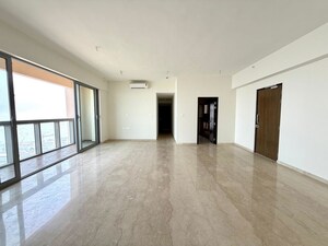 Room in 3 BHK Apartment at Piramal Aranya, Byculla – for Rent