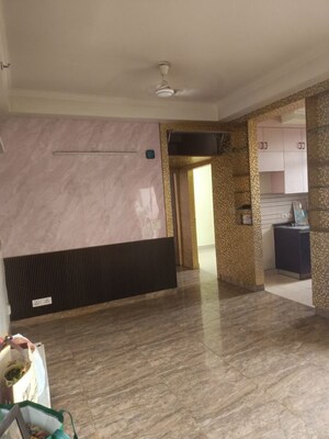 Room in 2 BHK Apartment at Amrapali Silicon City, Sector 76 – for Rent