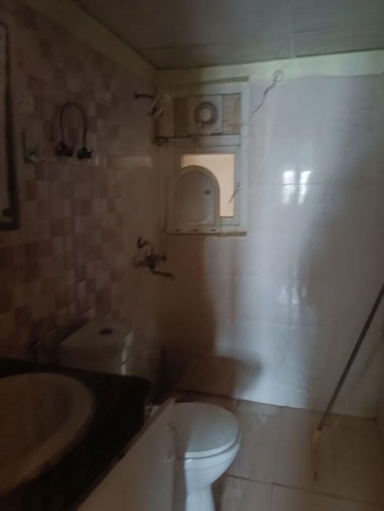 Bathroom, amrapali-silicon-city 2 Bedroom 1075 Sq.Ft. Apartment In Sector 76 Noida 10690185