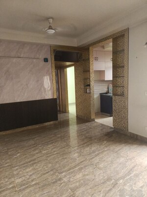 Room in 2 BHK Apartment at Amrapali Silicon City, Sector 76 – for Rent