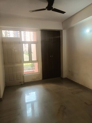 Room in 2.5 BHK Apartment at Express Zenith, Sector 77 – for Rent