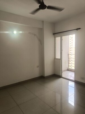 Room in 2.5 BHK Apartment at Express Zenith, Sector 77 – for Rent
