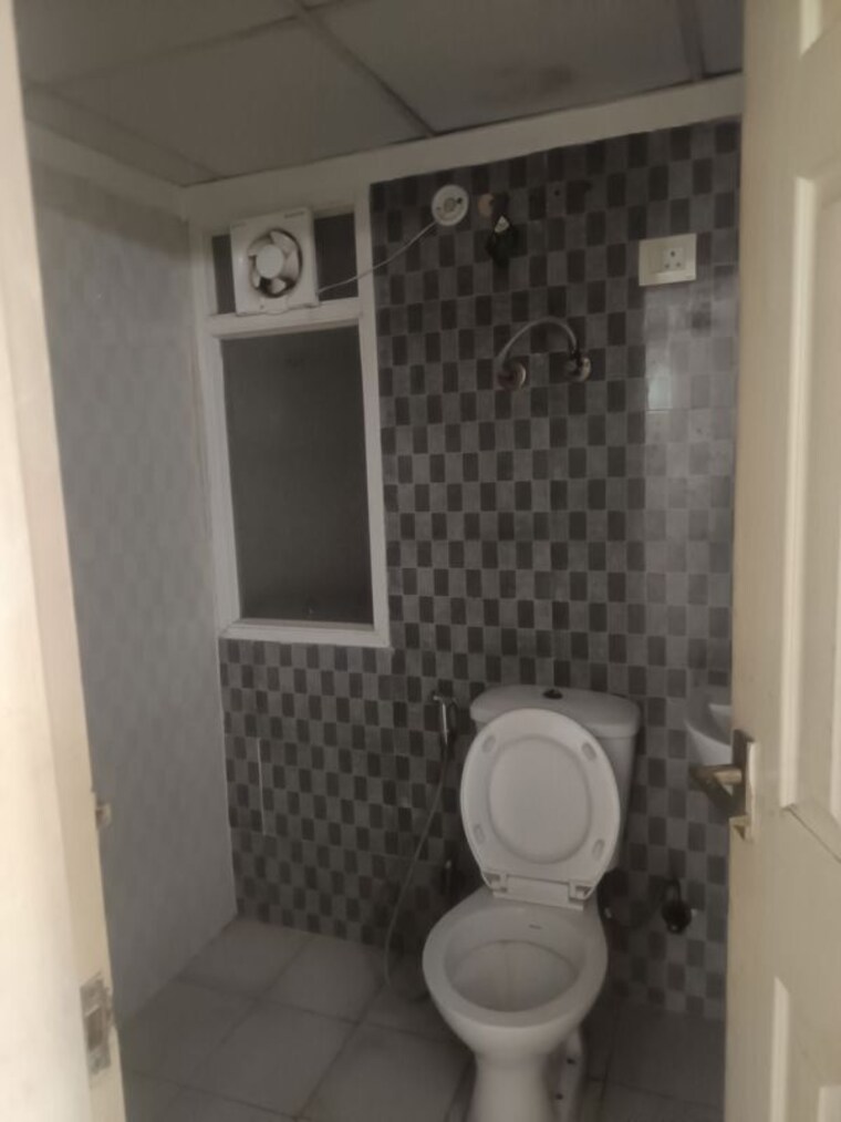 Bathroom, express-zenith 2.5 Bedroom 1178 Sq.Ft. Apartment In Sector 77 Noida 10690205
