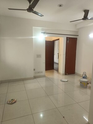 Room in 2.5 BHK Apartment at Express Zenith, Sector 77 – for Rent