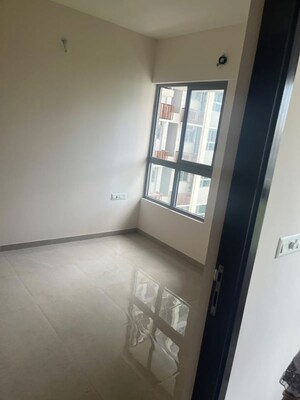 Room in 1 BHK Apartment at Piramal Vaikunth, Balkum Pada – for Rent