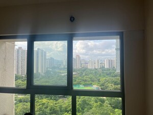 Room in 1 BHK Apartment at Piramal Vaikunth, Balkum Pada – for Rent