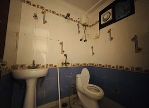 Team Area in 2 BHK Builder Floor at Subhash Nagar – for Rent