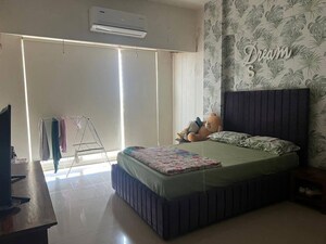 Bedroom in 3 BHK Apartment at Lokhandwala Complex, Andheri West – for Rent