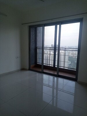 Room in 2 BHK Apartment at Amanora Ascent Towers, Hadapsar – for Rent
