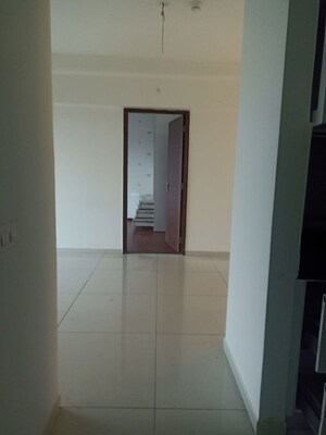 Room in 2 BHK Apartment at Amanora Ascent Towers, Hadapsar – for Rent