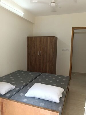 Bedroom in 2 BHK Apartment at Diamond Garden, Chembur – for Rent
