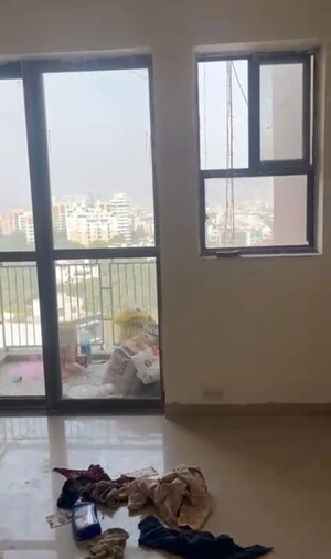 Room in 3 BHK Apartment at Unitech Uniworld Gardens 2, Sector 47 – for Rent