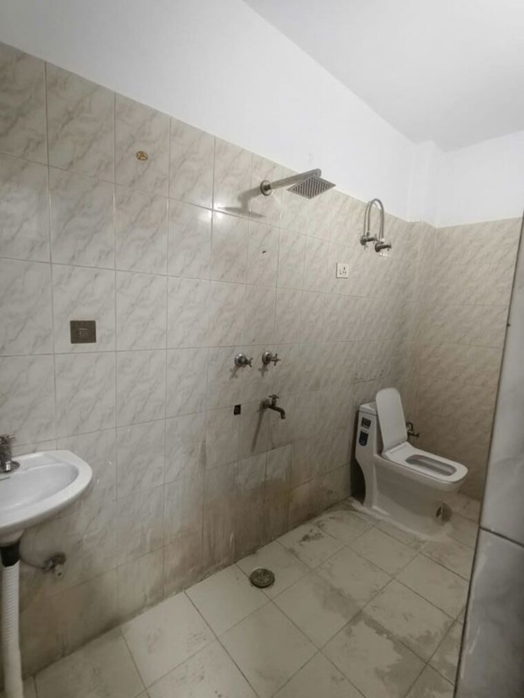 Bathroom, neb sarai 1 Bedroom 450 Sq.Ft. Builder Floor In Neb Sarai Delhi 10690278