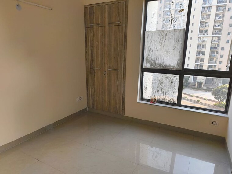 Room, unitech-uniworld-gardens-2 3 Bedroom 1355 Sq.Ft. Apartment In Sector 47 Gurgaon 10690287