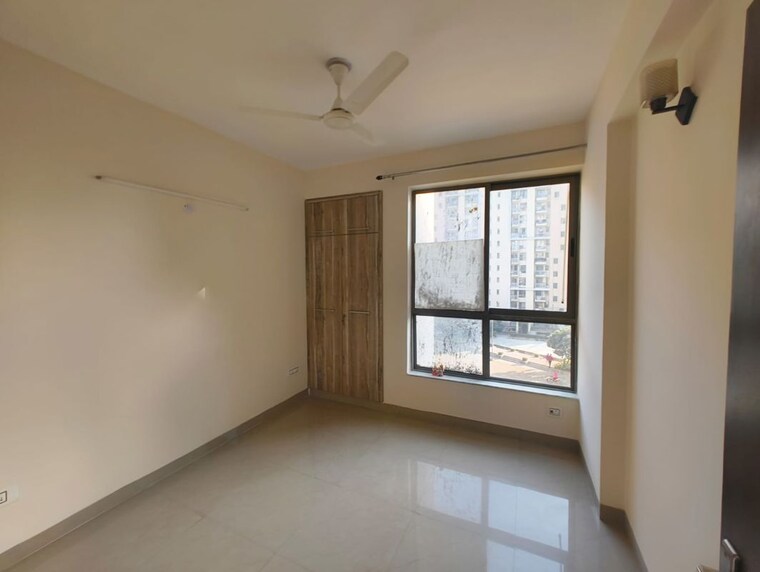 Room, unitech-uniworld-gardens-2 3 Bedroom 1355 Sq.Ft. Apartment In Sector 47 Gurgaon 10690287