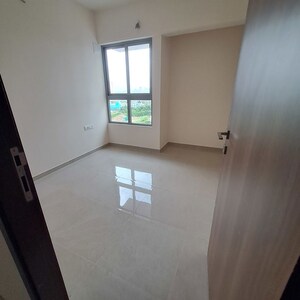 Room in 2 BHK Apartment at Piramal Vaikunth, Balkum Pada – for Rent