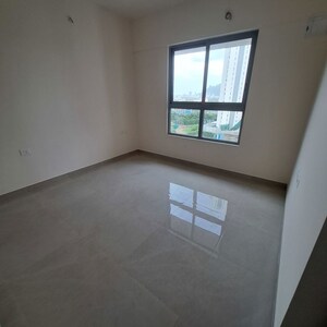 Room in 2 BHK Apartment at Piramal Vaikunth, Balkum Pada – for Rent
