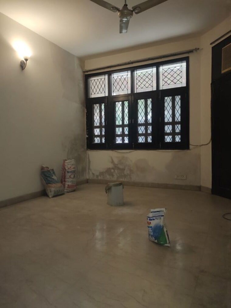Room, new friends colony 3 Bedroom 2500 Sq.Ft. Builder Floor In New Friends Colony Delhi 10690292