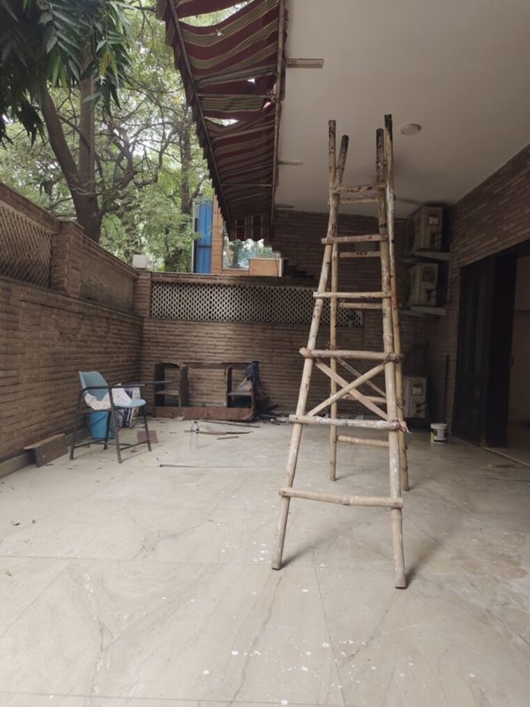 Balcony, new friends colony 3 Bedroom 2500 Sq.Ft. Builder Floor In New Friends Colony Delhi 10690292