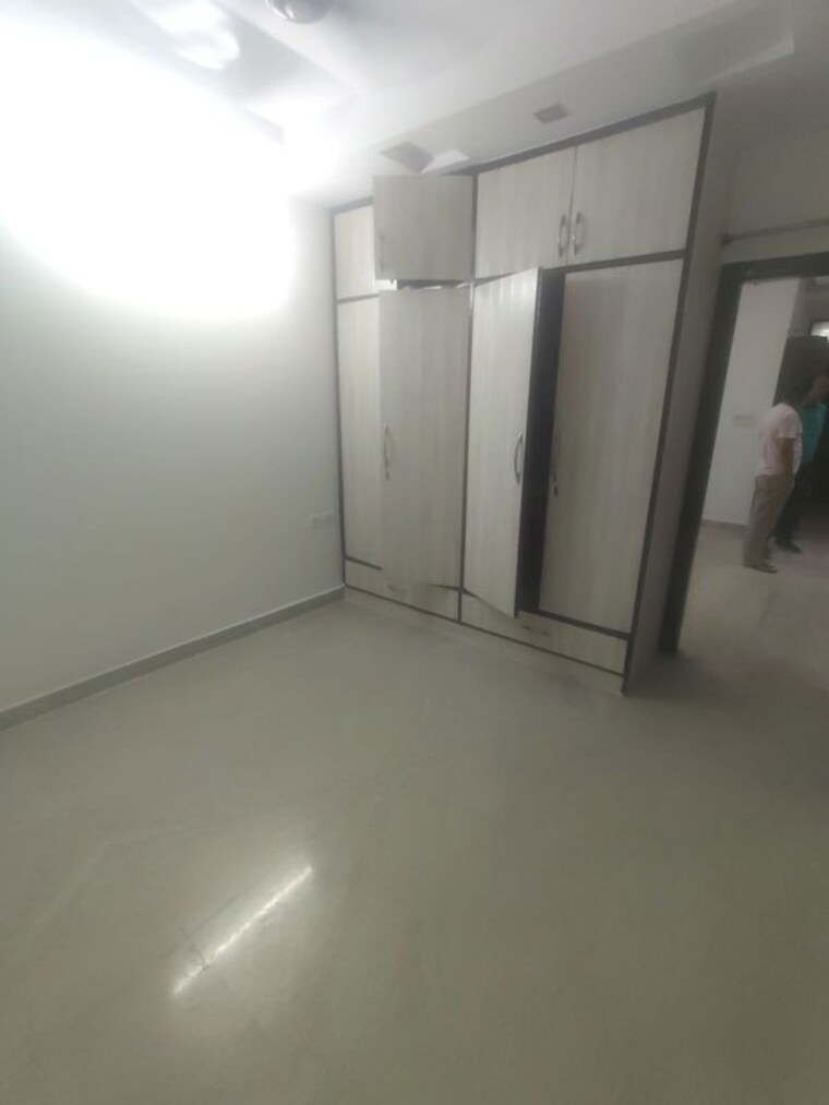 Room, paschim vihar 3 Bedroom 170 Sq.Yd. Builder Floor In Paschim Vihar Delhi 10690290
