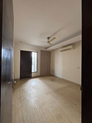 Room in 3 BHK Apartment at Sector 50 – for Rent