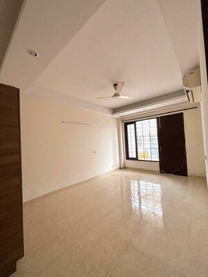 Room in 3 BHK Apartment at Sector 50 – for Rent