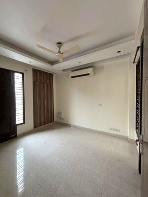 Room in 3 BHK Apartment at Sector 50 – for Rent