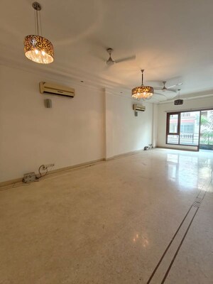 Room in 3 BHK Builder Floor at Greater Kailash – for Sale