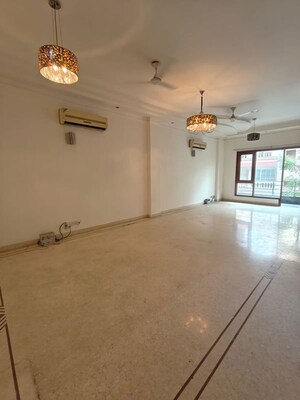 Room in 3 BHK Builder Floor at Greater Kailash – for Sale