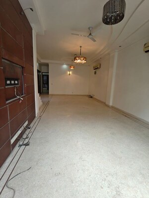 Room in 3 BHK Builder Floor at Greater Kailash – for Sale
