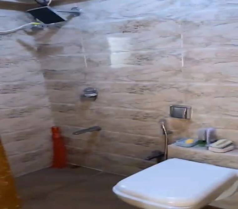 Bathroom, dadar east 2 Bedroom 825 Sq.Ft. Apartment In Dadar East Mumbai 10690321