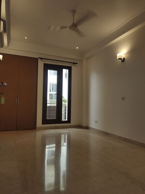 Furnished Amenities in 3 BHK Builder Floor at Jor Bagh – for Rent