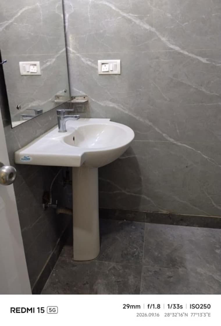 Bathroom, sheikh sarai 3.5 Bedroom 2000 Sq.Ft. Independent House In Sheikh Sarai Delhi 10690329