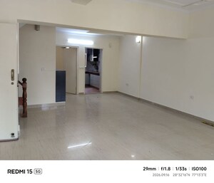 Room in 3.5 BHK Independent House at Sheikh Sarai – for Rent