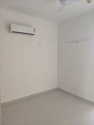 Room in 3 BHK Apartment at Capital Residency 360, Sector 70a – for Sale