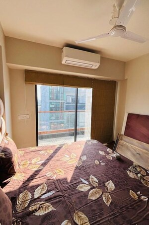 Room in 3 BHK Apartment at Signature Global City 63A, Sector 63a – for Rent