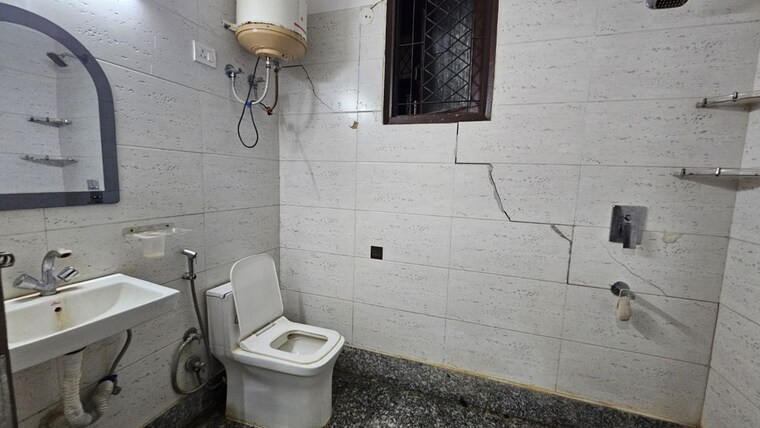 Bathroom, neb sarai 1 Bedroom 450 Sq.Ft. Builder Floor In Neb Sarai Delhi 10690383