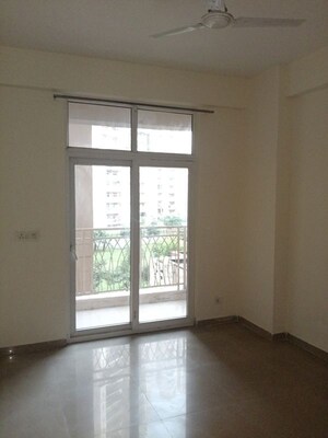 Room in 3 BHK Apartment at Mahagun My Woods, Sector 16c Greater Noida – for Rent