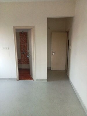 Room in 3.5 BHK Apartment at Greenwood Apartment, Gomti Nagar – for Sale