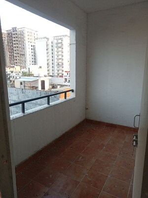Room in 3.5 BHK Apartment at Greenwood Apartment, Gomti Nagar – for Sale