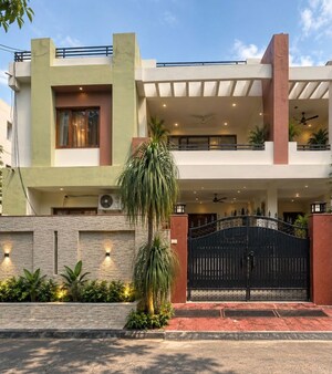 5 BHK Villa – Exterior View View at Vikalp Khand - for Sale