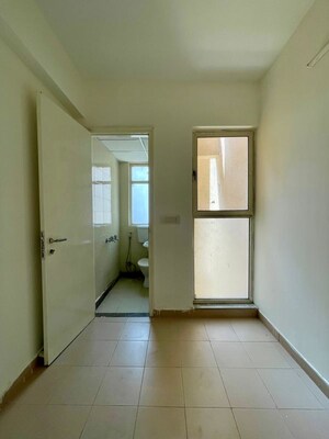 Room in 3 BHK Apartment at Sector 20 – for Rent